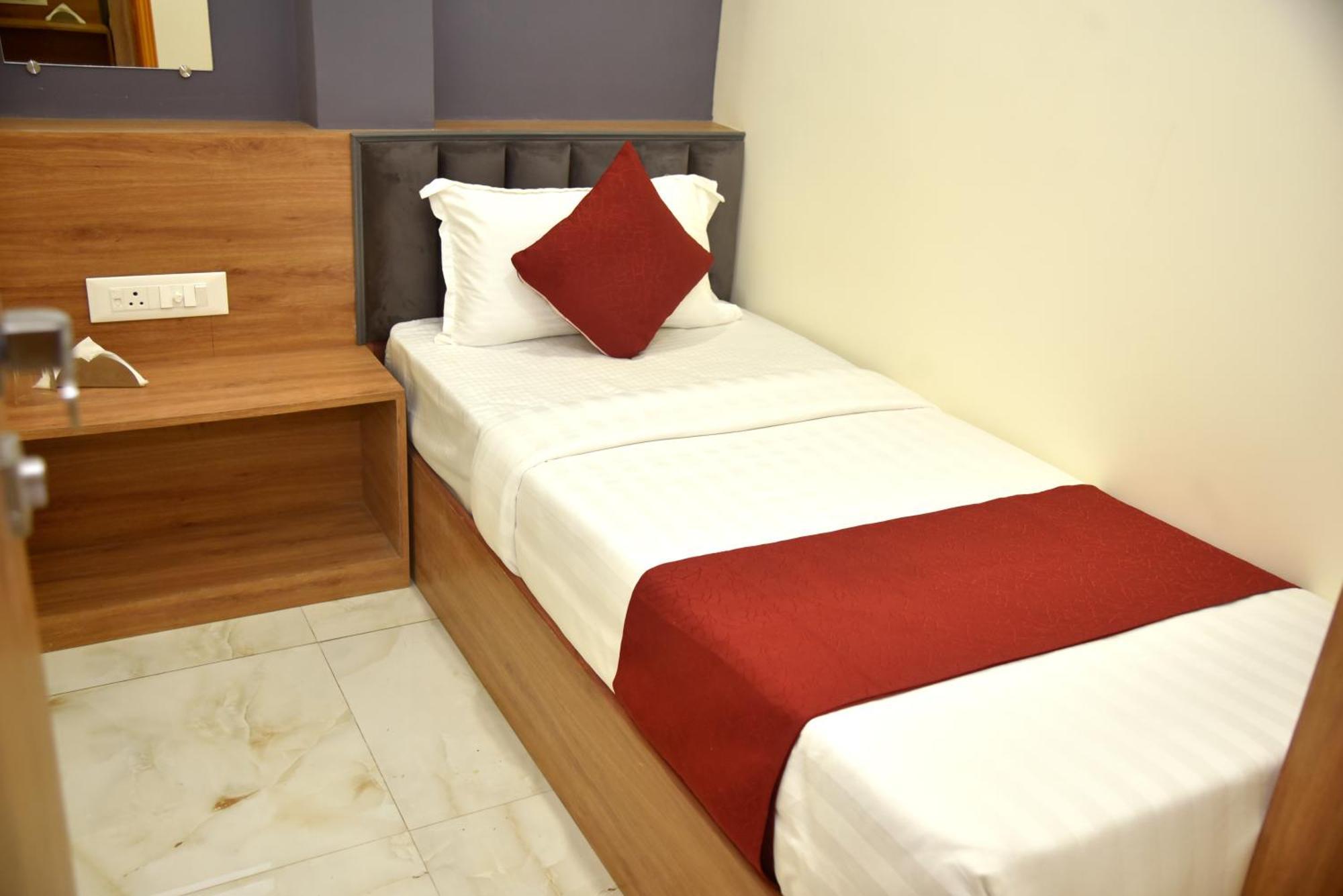 Vogue Cabin Stay Near Nesco Bombay Exhibition Centre Buitenkant foto