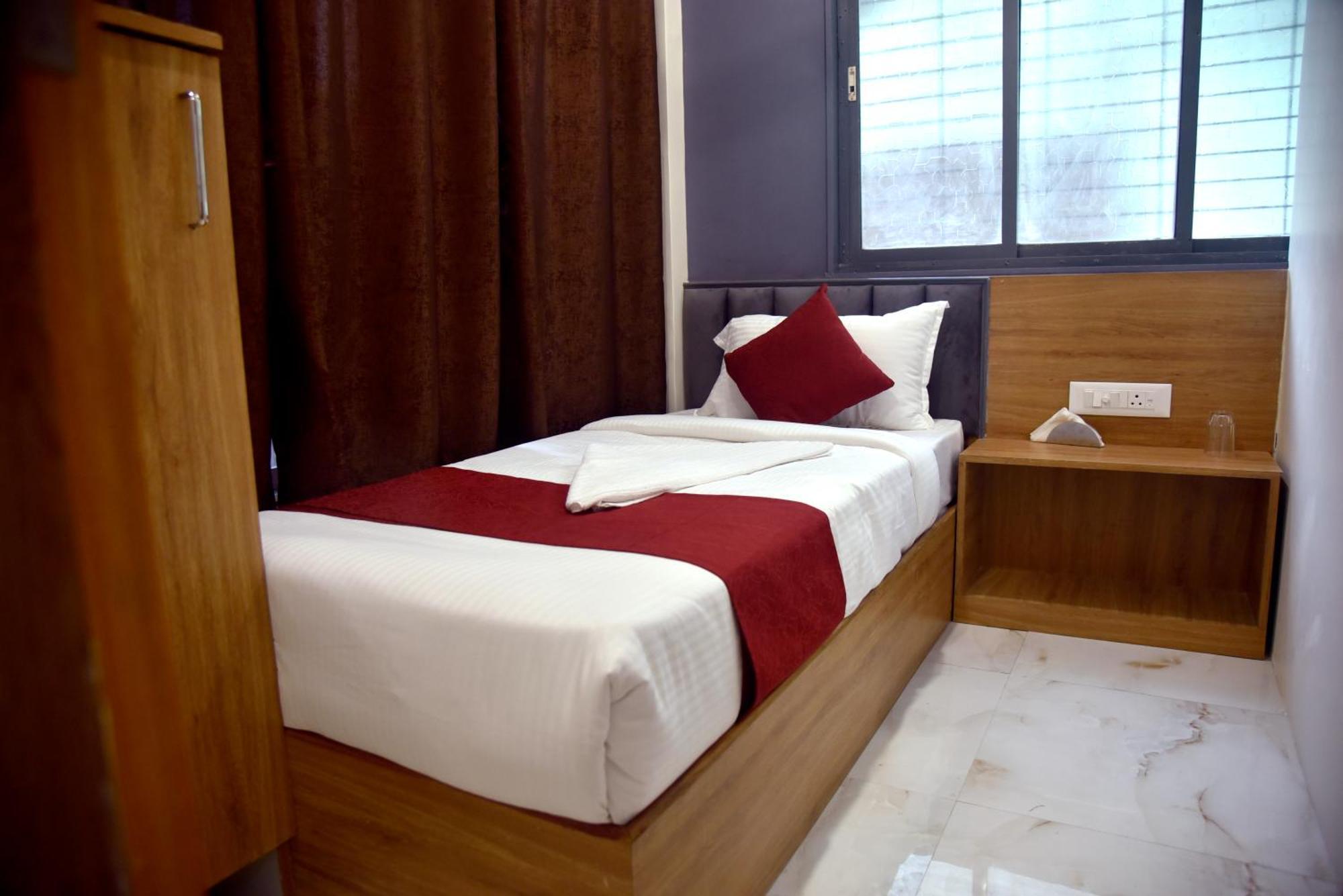 Vogue Cabin Stay Near Nesco Bombay Exhibition Centre Buitenkant foto