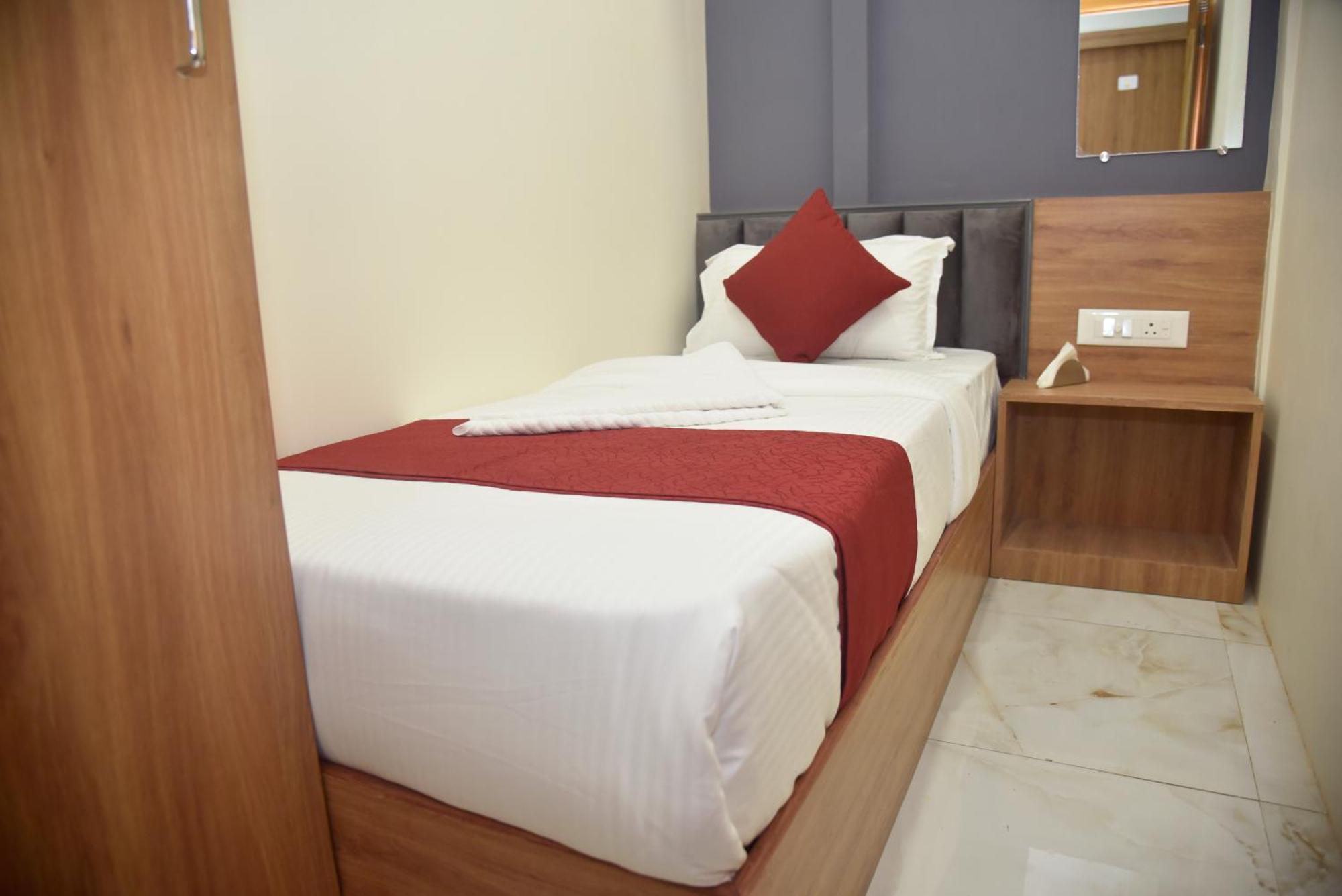 Vogue Cabin Stay Near Nesco Bombay Exhibition Centre Buitenkant foto