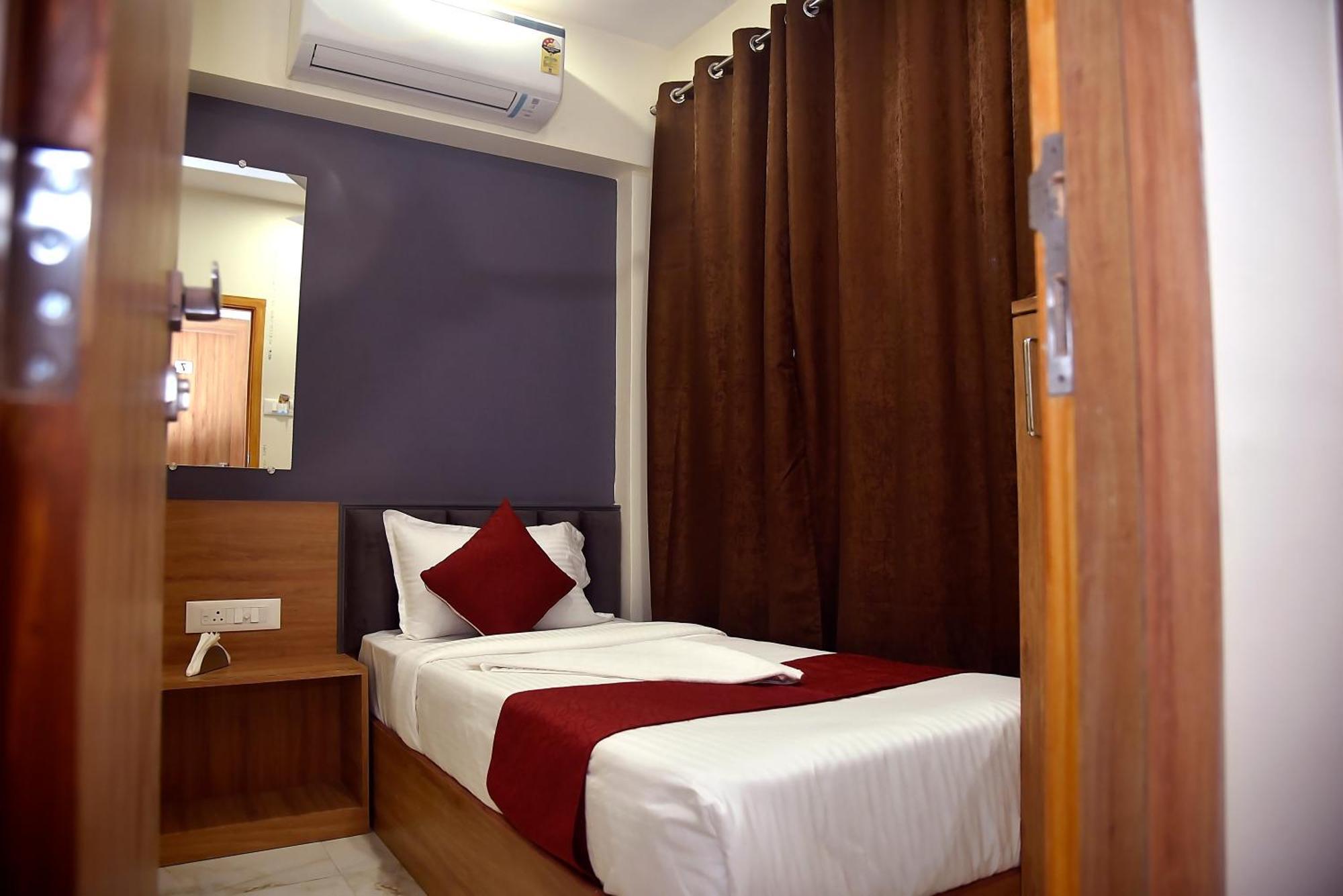 Vogue Cabin Stay Near Nesco Bombay Exhibition Centre Buitenkant foto